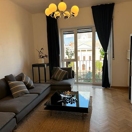 Airy & Beautiful Downtown Apartment Bucureşti Exterior foto