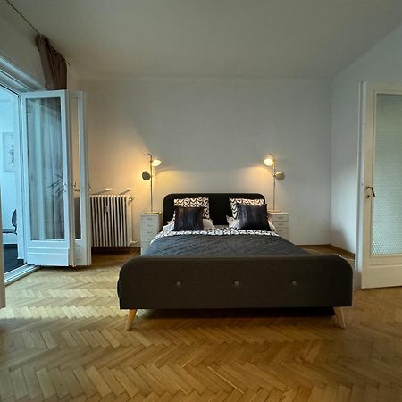 Airy & Beautiful Downtown Apartment Bucureşti Exterior foto