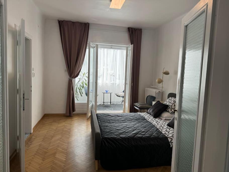 Airy & Beautiful Downtown Apartment Bucureşti Exterior foto